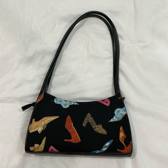 Black purse with shoe design - Picture 2 of 3